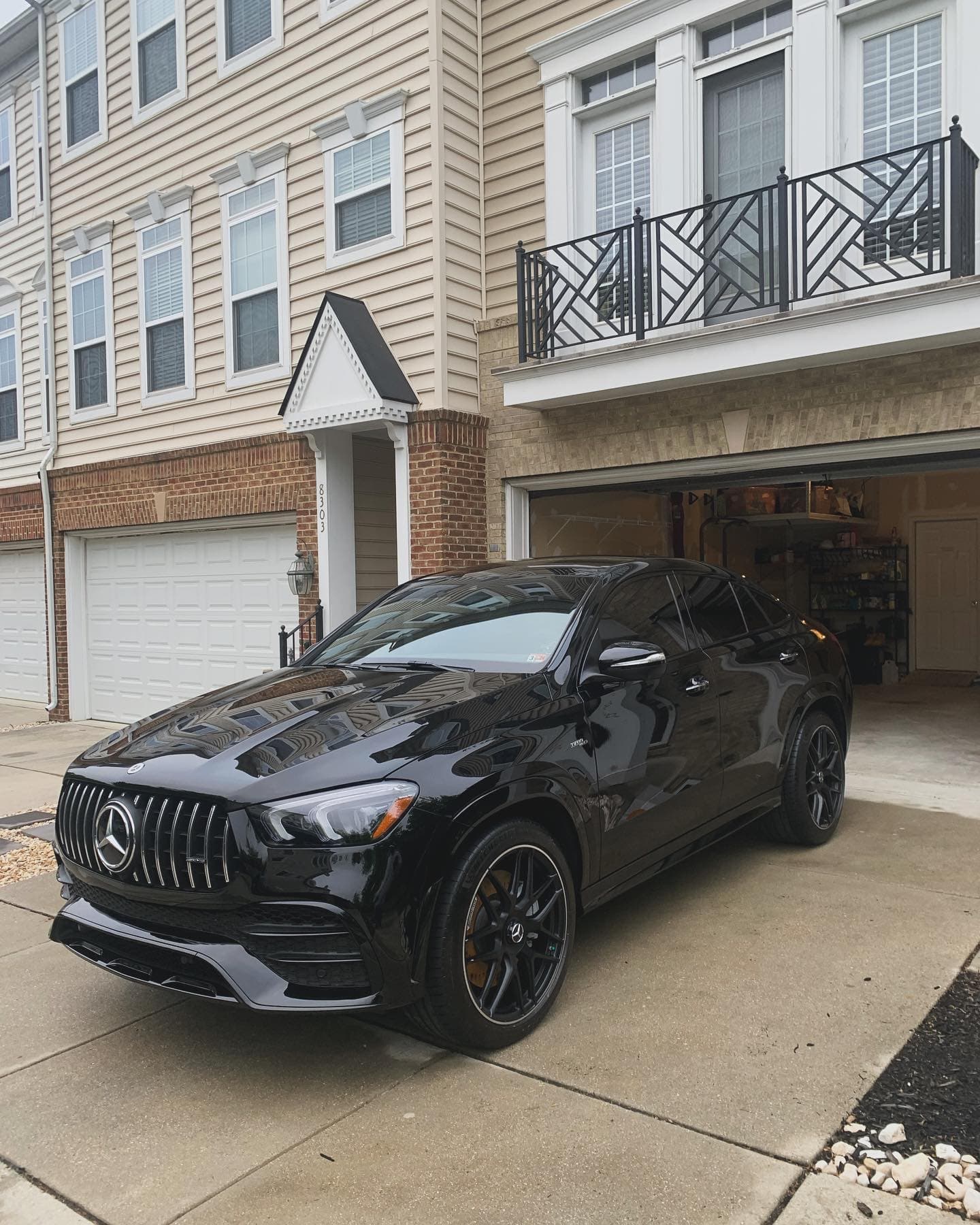 Glossy vehicle finish after mobile cut and buffing in Brookhaven