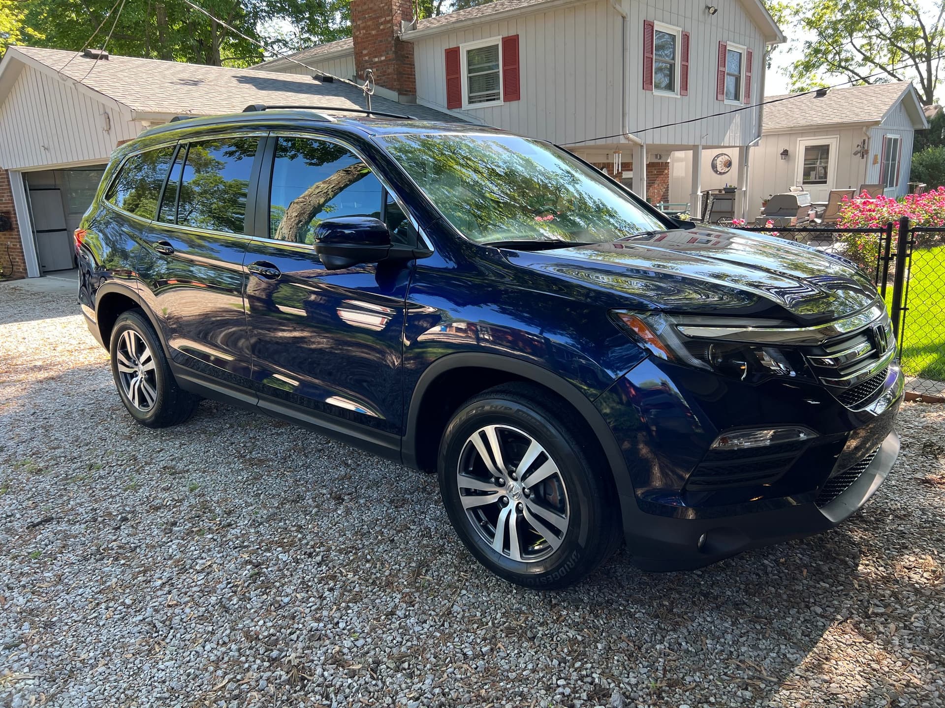 Glossy vehicle finish after mobile cut and buffing in Hoboken