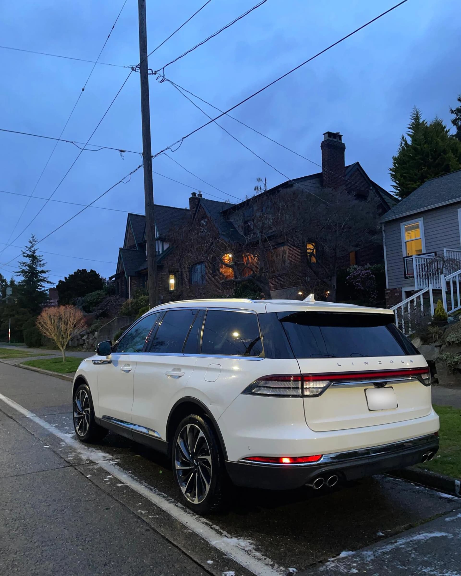 White Lincoln Aviator exterior detailing with wax finish in East Point