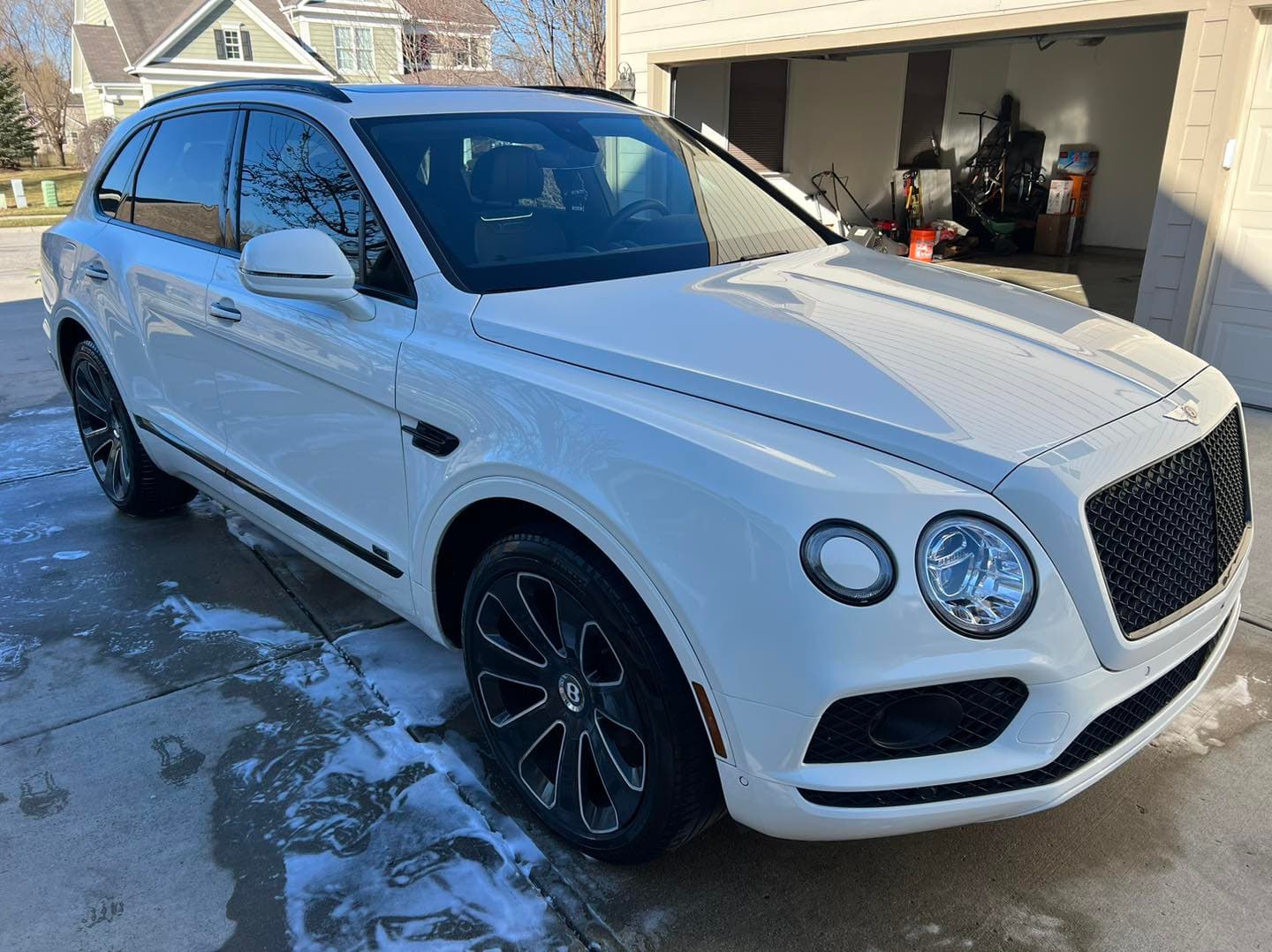 White Bentley Bentayga exterior detailing with wax finish in Hampton