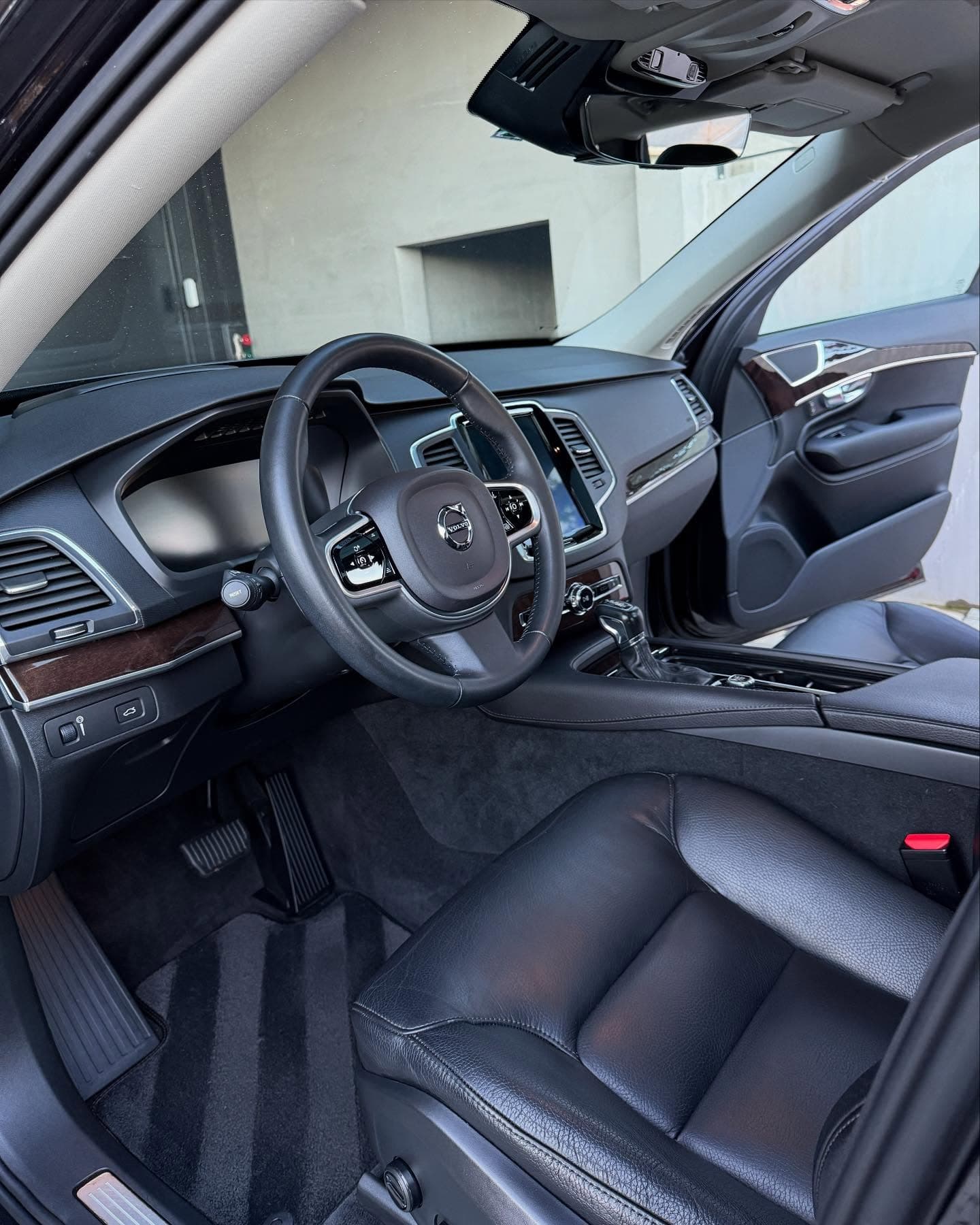 Black leather Volvo SUV front cabin with groomed carpet cleaned in Pasadena