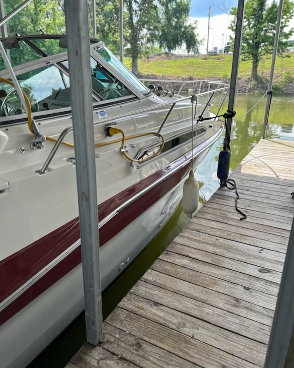 Boat detailing result 2, clean topside after marine detailing
