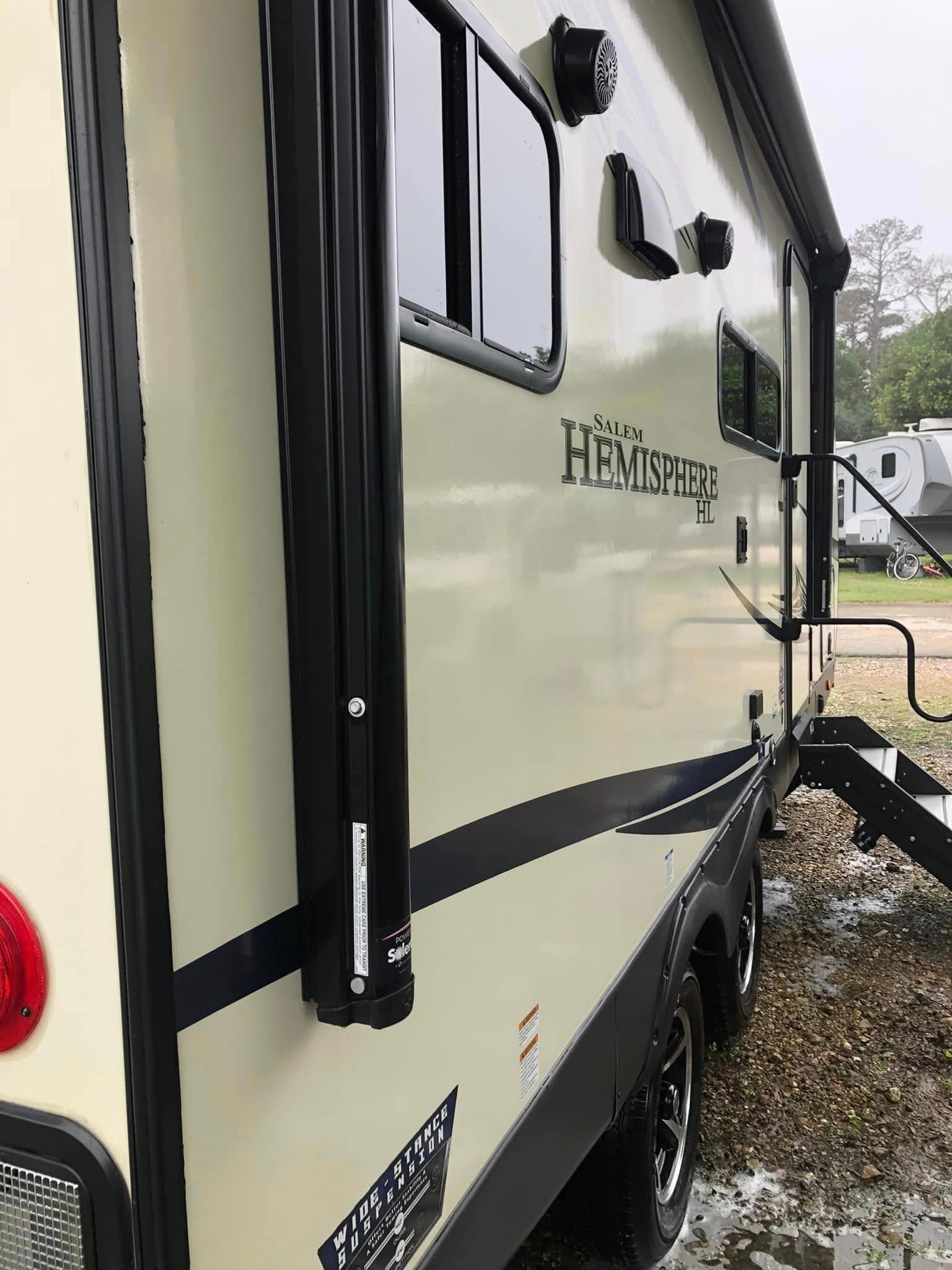 RV detailing result 5, oxidation removed from exterior panels