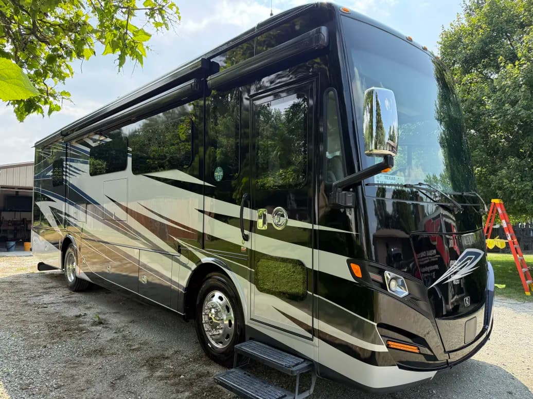 RV Detailing hero